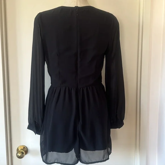 💕Abercrombie & Fitch Black Chiffon Long Sleeve Romper Shorts 4 EUC - Picture 6 of 13